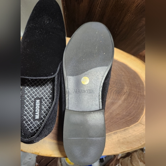 Steve Madden Men's Loafers - Size 11 - Black Velvet - Gently Used - Picture 5 of 7